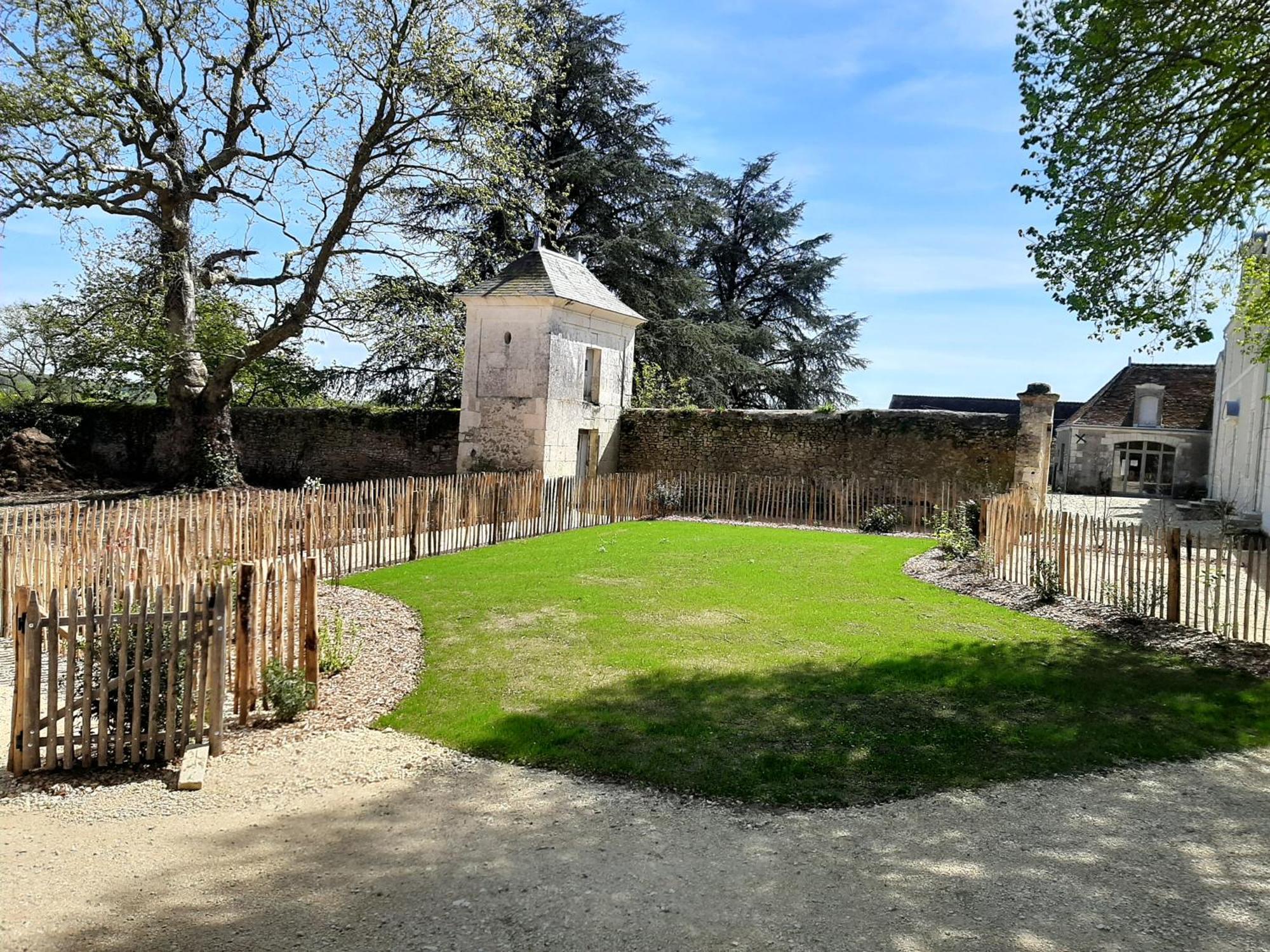 Le Puits Renaissance - De Caractere Et Piscine Chauffee Holiday home